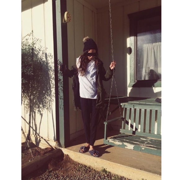 Meet your Posher! Leah Beee - Picture 2 of 16